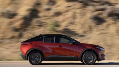 تويوتا C-HR الكهربائية.. هل تضحي "أيقونة" اليابان بالمساحة مقابل القوة؟ 1 مراجعة تويوتا C-HR الكهربائية