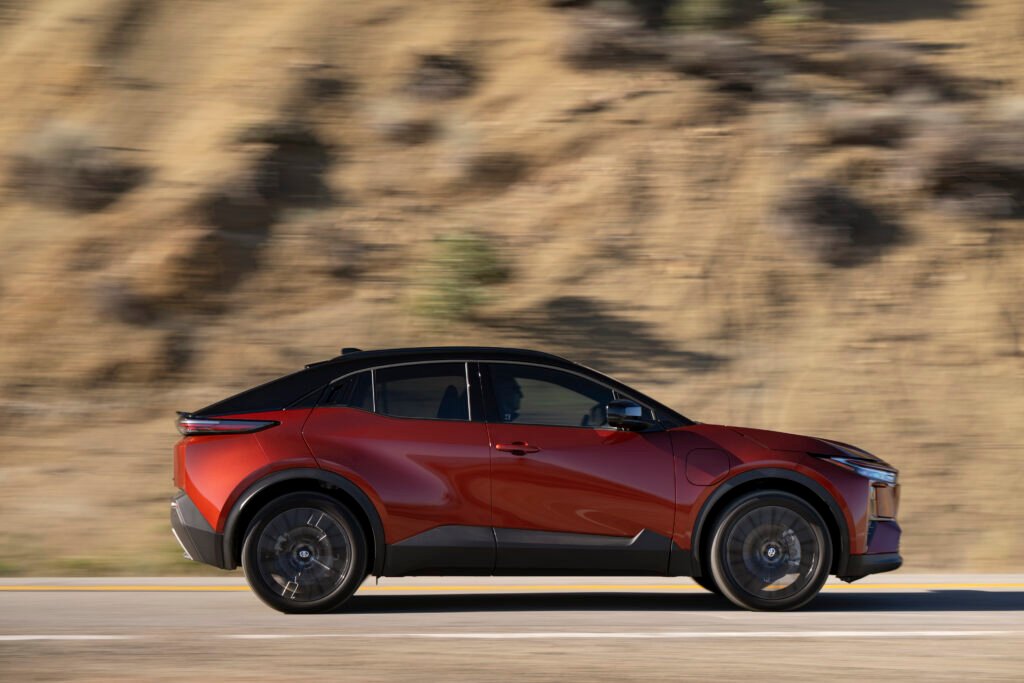 تويوتا C-HR الكهربائية.. هل تضحي "أيقونة" اليابان بالمساحة مقابل القوة؟ 1 مراجعة تويوتا C-HR الكهربائية