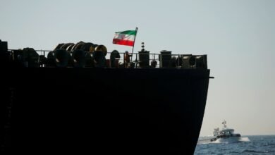 واشنطن تشرعن «نفط طهران»: 60 يوماً من تداول الدولار مقابل الملاحة في هرمز 10 ترخيص أميركي لنفط إيران
