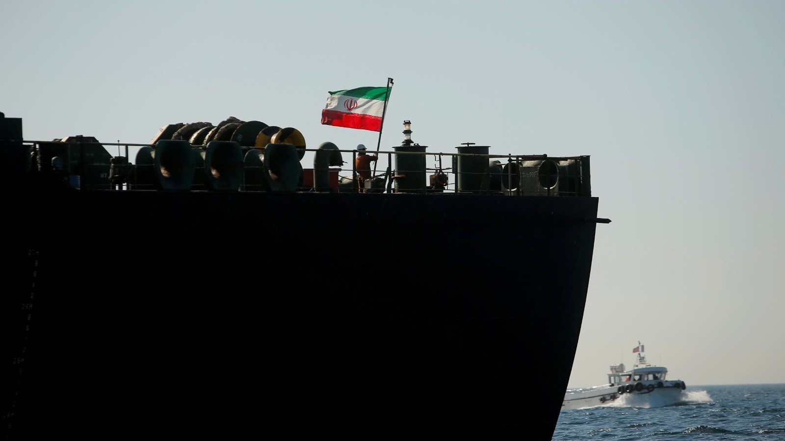 واشنطن تشرعن «نفط طهران»: 60 يوماً من تداول الدولار مقابل الملاحة في هرمز 1 ترخيص أميركي لنفط إيران