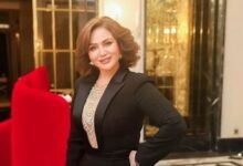 خرافات العصر الرقمي.. إلهام شاهين تواجه الدجل الإلكتروني بفيلم "الحافي" 2 إلهام شاهين في الحافي