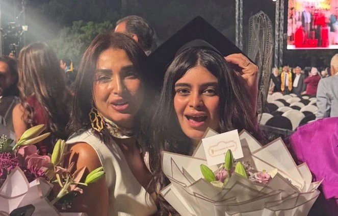 ابنة روجينا الصغرى تنهي دراستها الجامعية.. هل تنضم إلى «إمبراطورية العائلة» الفنية؟ 1 تخرج ابنة روجينا ومستقبلها الفني