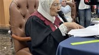 دكتوراة في الثمانين.. كيف تحولت آمال إسماعيل إلى أيقونة كرمتها الأوقاف المصرية؟ 2 تكريم آمال إسماعيل
