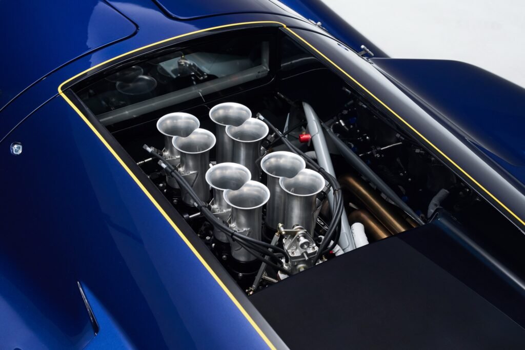 براكين وقصب سكر في هيكل واحد.. كيف أعادت لولا T70S ابتكار سيارات السباق؟ 3 Lola T70S engine bay