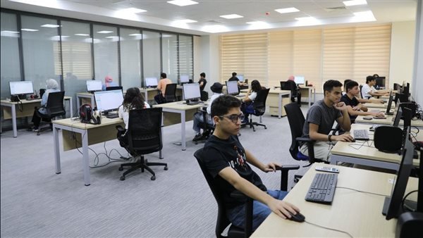 كليات القمة "المؤجلة".. كيف يقتنص طلاب الدبلوم الفني التجاري 2026 مقاعد الجامعات؟ 1 تنسيق الدبلومات الفنية 2026