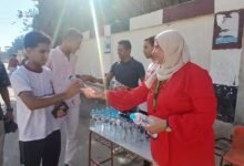 دعم طلاب الفيوم بالورود