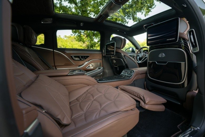 2027 Mercedes-Maybach S580 rear seats