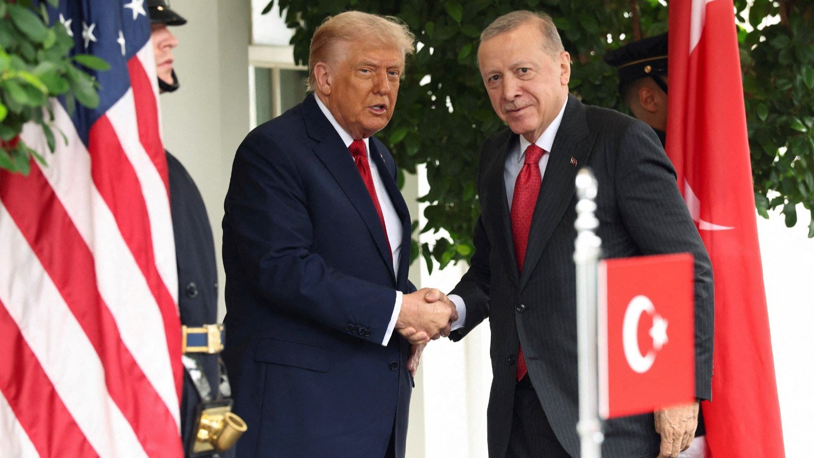تحالف الضرورة.. كيف يحمي "إعجاب" ترمب طموحات أردوغان داخل الناتو؟ 1 علاقة ترمب وأردوغان في الناتو