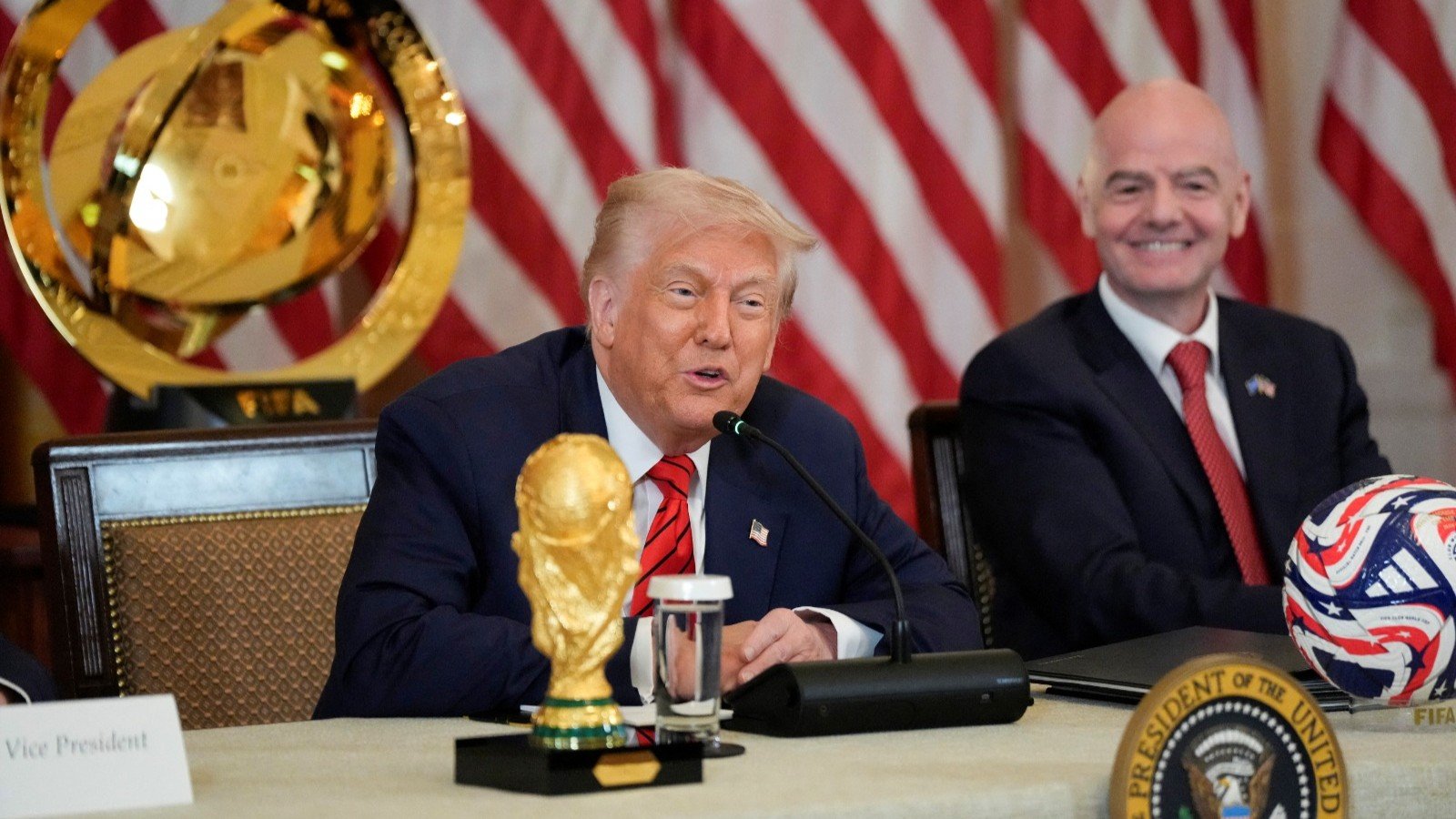 تحالف ترمب وإنفانتينو.. هل أصبحت قرارات "فيفا" تُطبخ في البيت الأبيض؟ 1 تحالف ترمب وإنفانتينو
