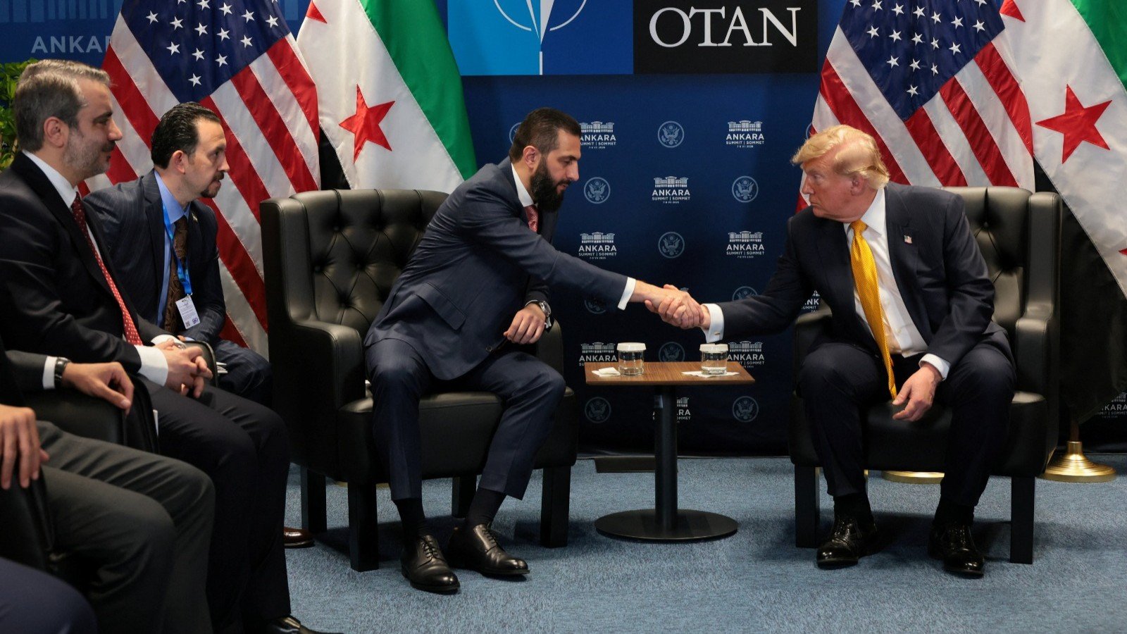 ترمب يلوح بشطب سوريا من "قائمة الإرهاب" ويكشف عن اختراق تقني للملف النووي الإيراني 1 ترمب والملف السوري الإيراني