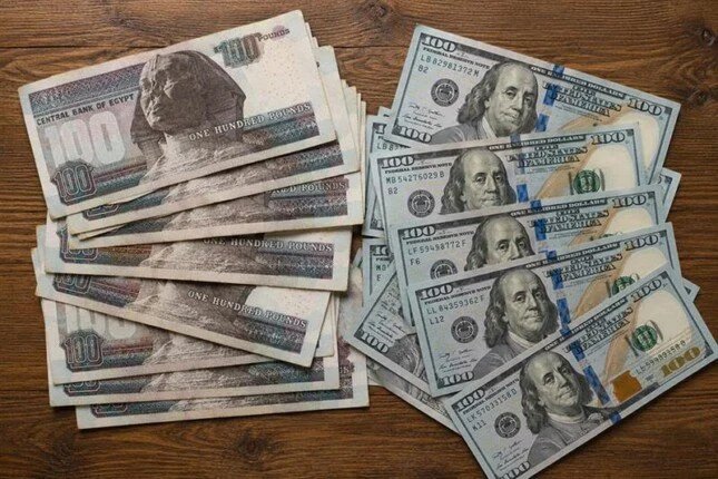 حاجز الخمسين جنيهاً.. استقرار "حذر" لسعر الدولار في المصارف المصرية 1 أسعار الدولار اليوم