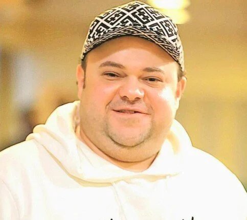 أزمة الشيكات تضرب الدراما.. مدحت تيخا يلاحق منتجاً فنيّاً بالقضاء 1 أزمة مدحت تيخا وعوض ماهر