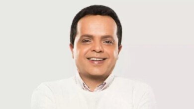 تميمة النحس الكروي.. كيف يمهد محمد هنيدي لعودته السينمائية المرتقبة مع منى زكي؟ 4 هنيدي بقميص الأرجنتين