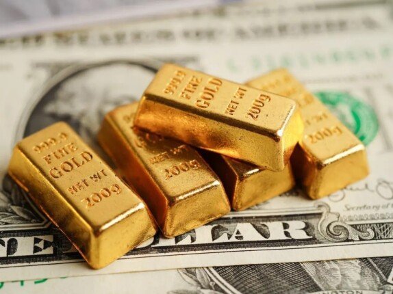 جيه بي مورجان يتراجع عن رهانات الذهب الكبرى ويخفض مستهدفه إلى 4500 دولار 1 توقعات جيه بي مورجان للذهب