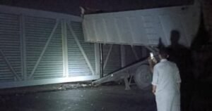 انهيار كوبري مشاة في كفر شكر