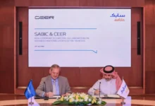 تعاون بين سابك وسير لدعم صناعة السيارات الكهربائية في السعودية