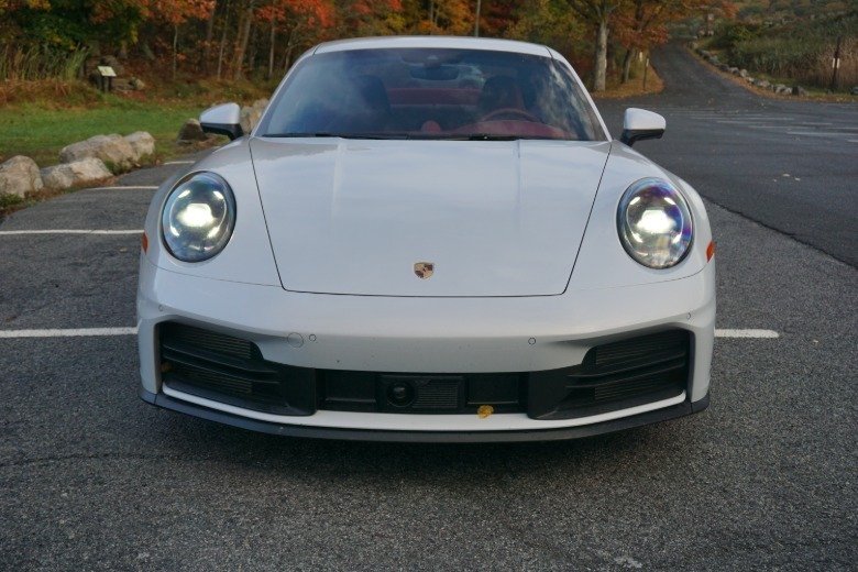 بورشه 911 كاريرا S.. هل تستحق 20 مليون جنيه لتكون سيارتك اليومية؟ 4 2025 Porsche 911 Carrera S front view