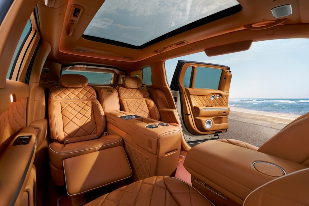 جينيسيس تقتحم فئة EV الفاخرة بطراز GV90 وبتقنية أول وسادة هوائية سقفية 3 GV90 Neolum interior