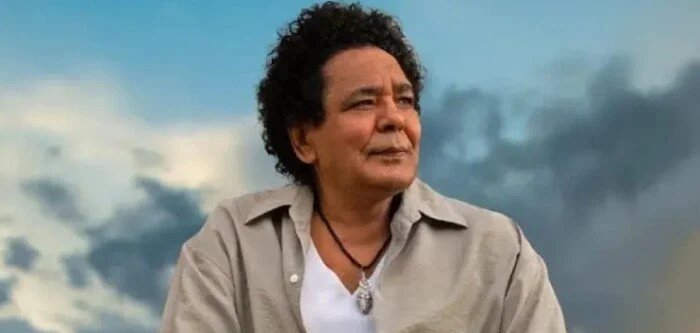 محمد منير يتواجد بمنزله ويستعد لإطلاق عمل جديد غدًا بعد فحوصات ألمانية 1 صحّة محمد منير