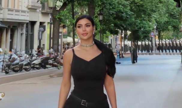 كارولين عزمي
