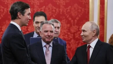 Trump Envoys Meet Putin
