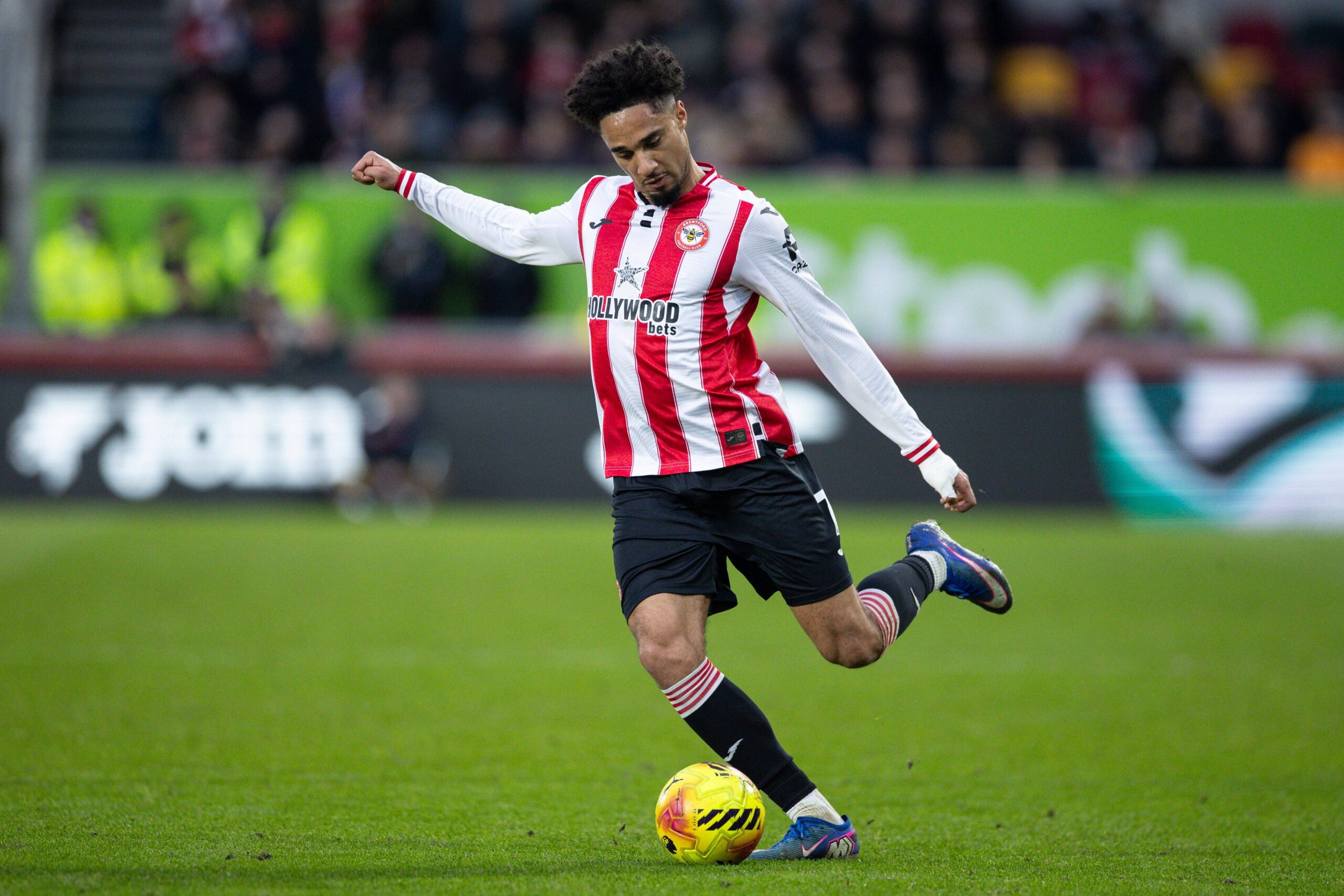 Brentford in contract talks with Schade