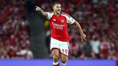 Arsenal beats Sunderland 2-0