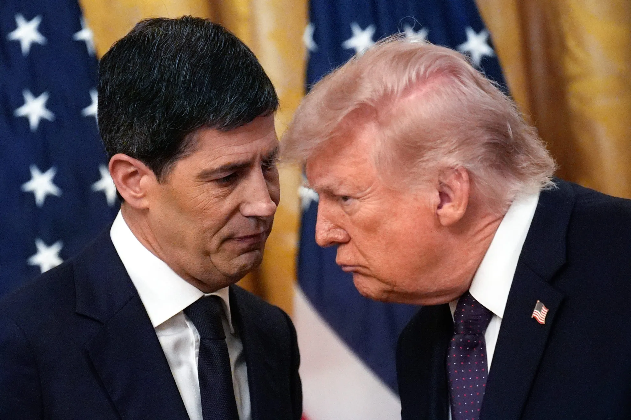 Warsh Defies Trump