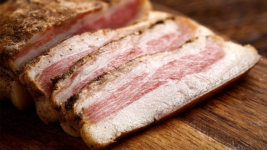 Chopped dry-cured pork cheeks - Italian guanchiale