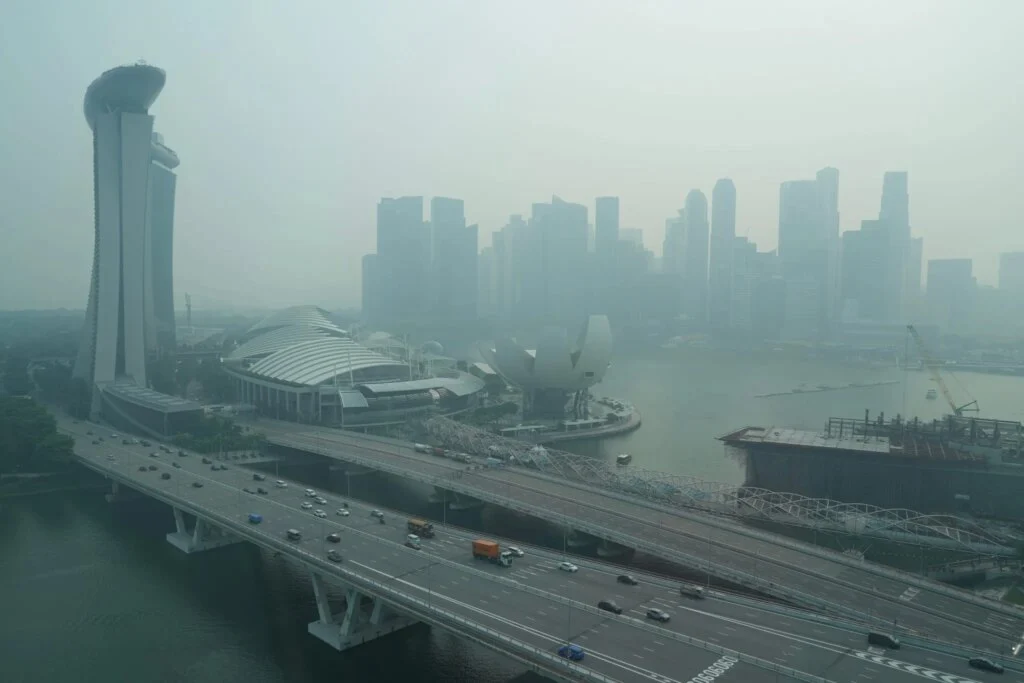 Singapore Targets 10 Indonesian Firms Over Haze Crisis