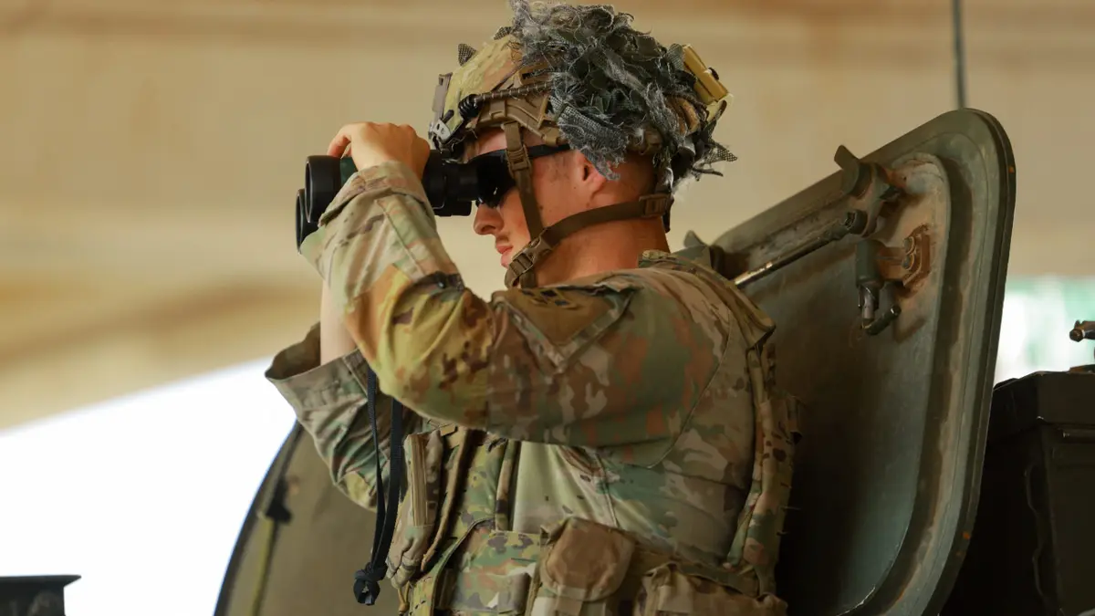 A U.S. Army soldier uses binoculars while riding a Stryker armored vehicle at the U.S.-Mexico border, as part of the Trump administration’s crackdown on immigration and following the establishment of a 260-mile military zone along the U.S. southern border in New Mexico and Texas, in El Paso, Texas, U.S., May 22, 2025. REUTERS/Jose Luis Gonzalez