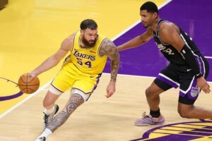 Lakers Defeat Kings 114-110