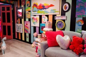 Dopamine Decor vs Pantone Cloud Dancer 2026