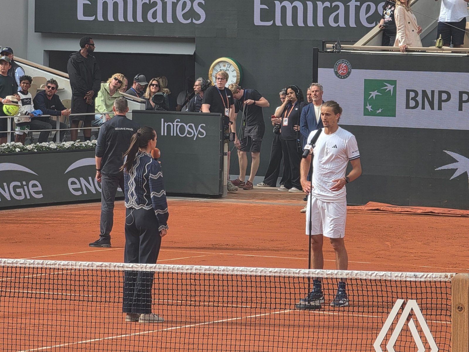 Alexander Zverev speaks on court at Roland Garros in May 2026.