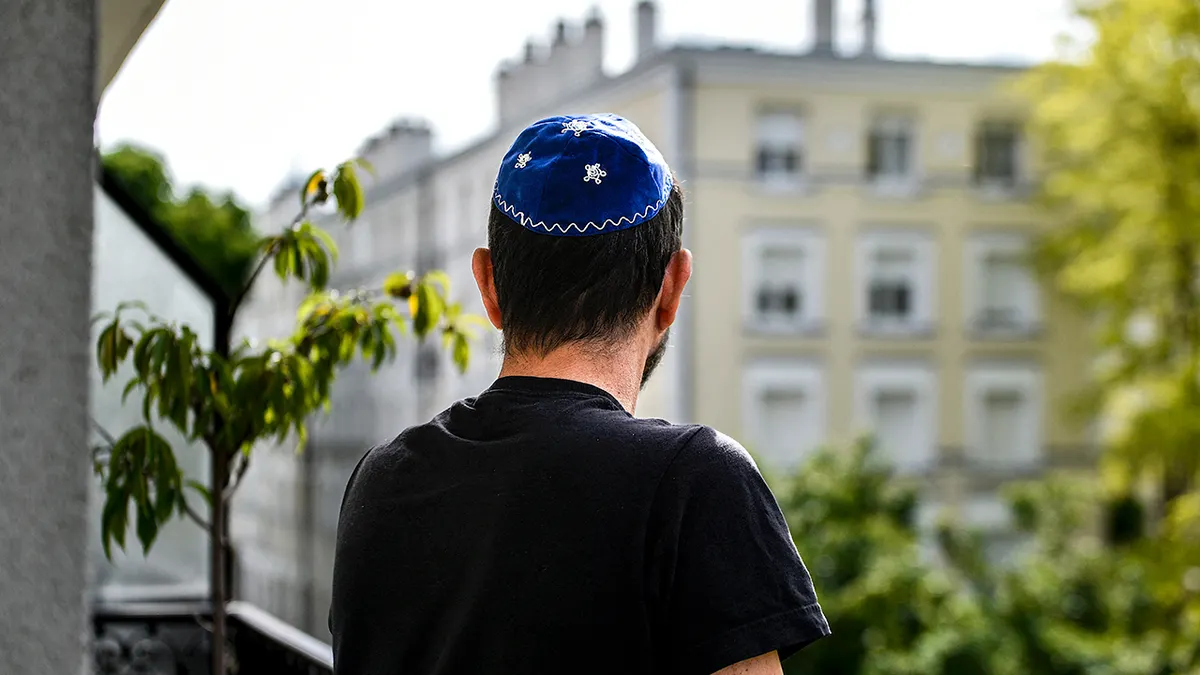 Jewish man in Paris