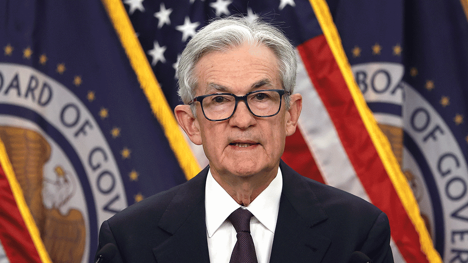Hassett Calls for Powell Fed Exit