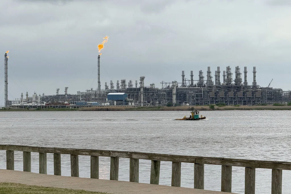 European Gas Prices Hit €100 Again on a Thinner Winter Cushion Than in 2022