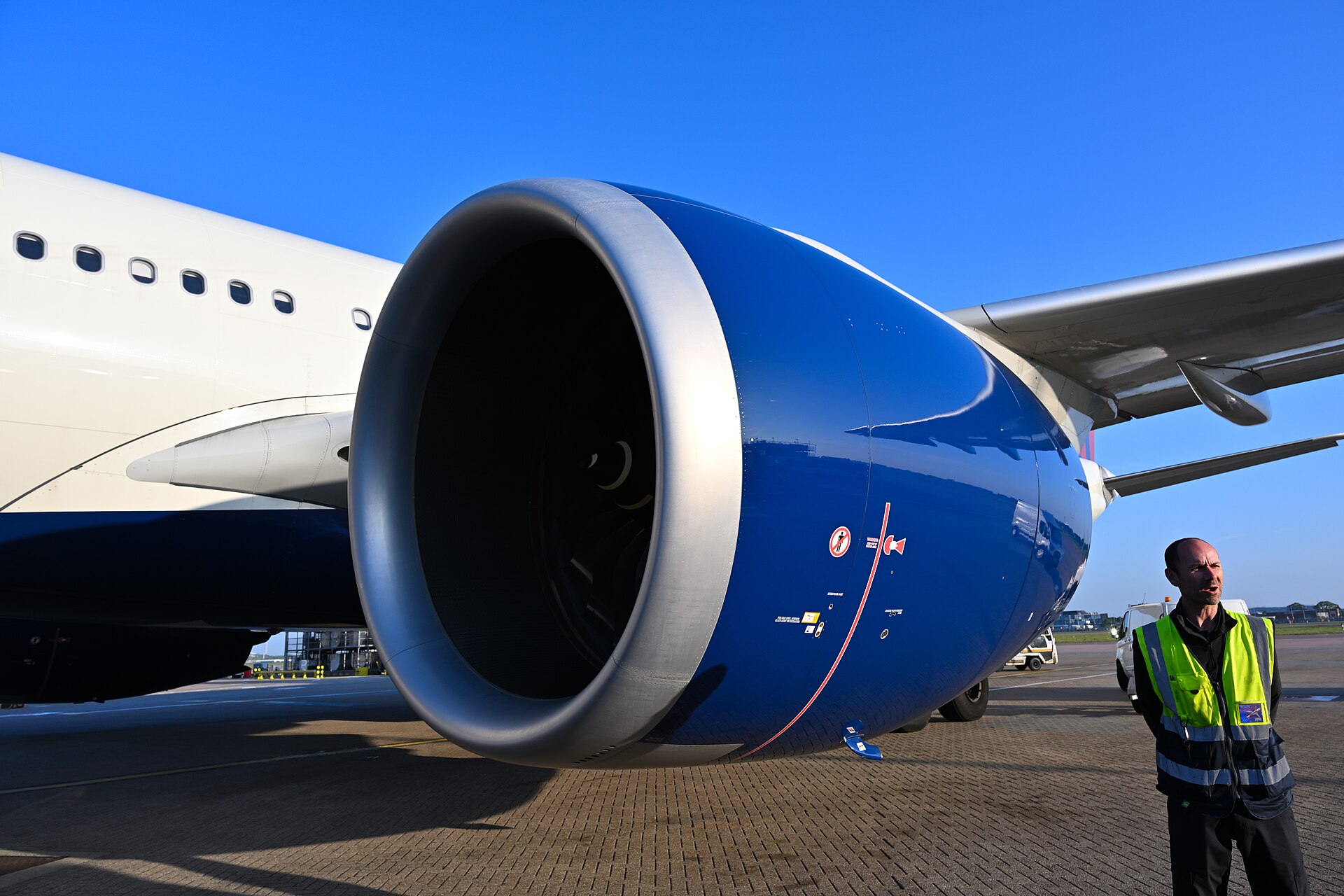 A Rolls-Royce Trent 7000 under the wing of a Delta A330-900neo at Heathrow